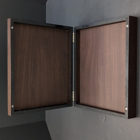 VGT,Wooden Lacquered Box With Mother of Pearl Inlay. - Picture 5 of 10